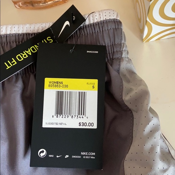 Women’s Nike shorts - Picture 2 of 2